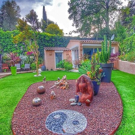 Bed and Breakfast Dans UN JARDIN BB et JACUZZI Mandelieu Exterior foto