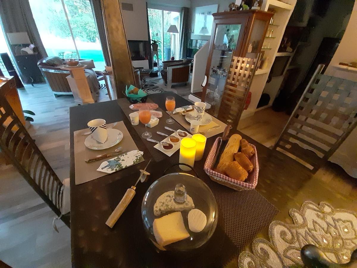 Bed and Breakfast Dans UN JARDIN BB et JACUZZI Mandelieu Exterior foto