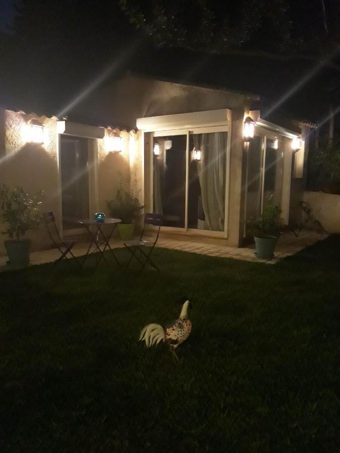 Bed and Breakfast Dans UN JARDIN BB et JACUZZI Mandelieu Exterior foto