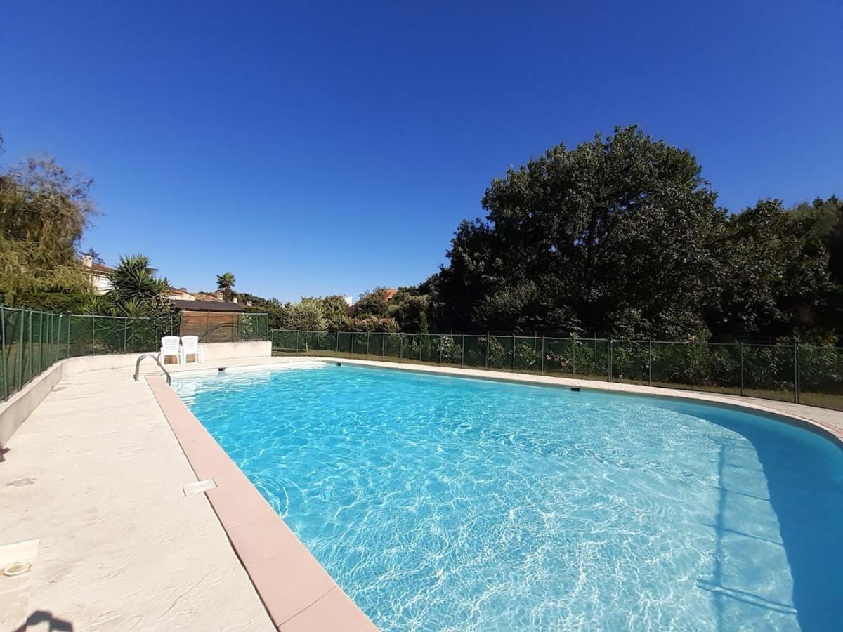 Bed and Breakfast Dans UN JARDIN BB et JACUZZI Mandelieu Exterior foto